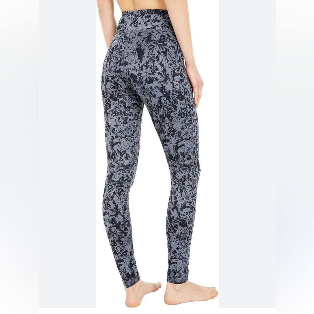 Athleta Salutation Stash Pocket II Printed 7/8 Tight Leggings in Petro XS TP